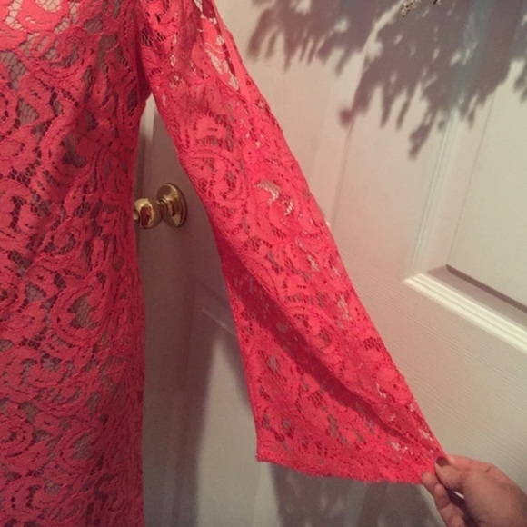 Cold shoulder, split sleeve style lace dress - Picture 3 of 4